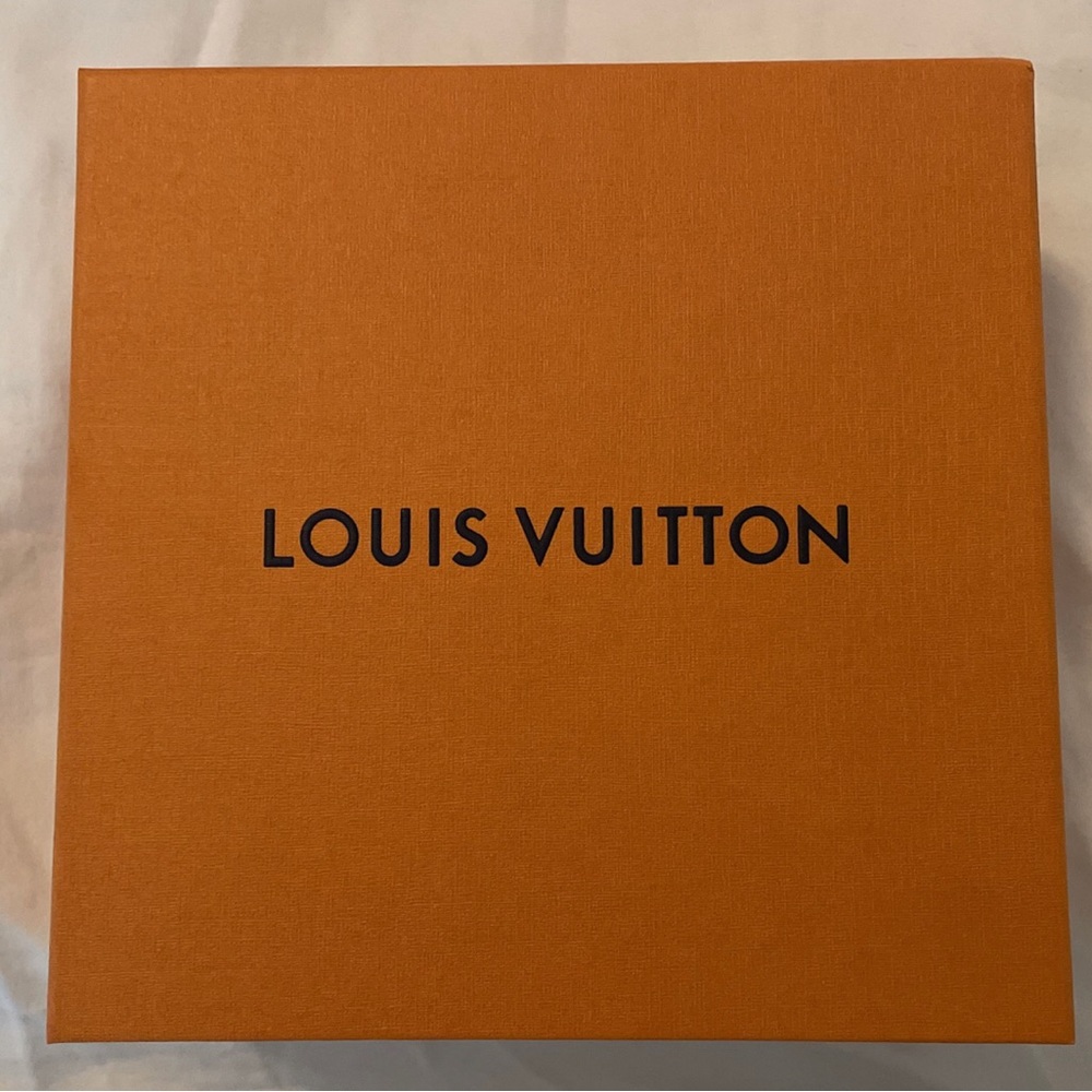 Brand new Louis Vuitton men’s size 90 (36). Never worn - Picture 2 of 8